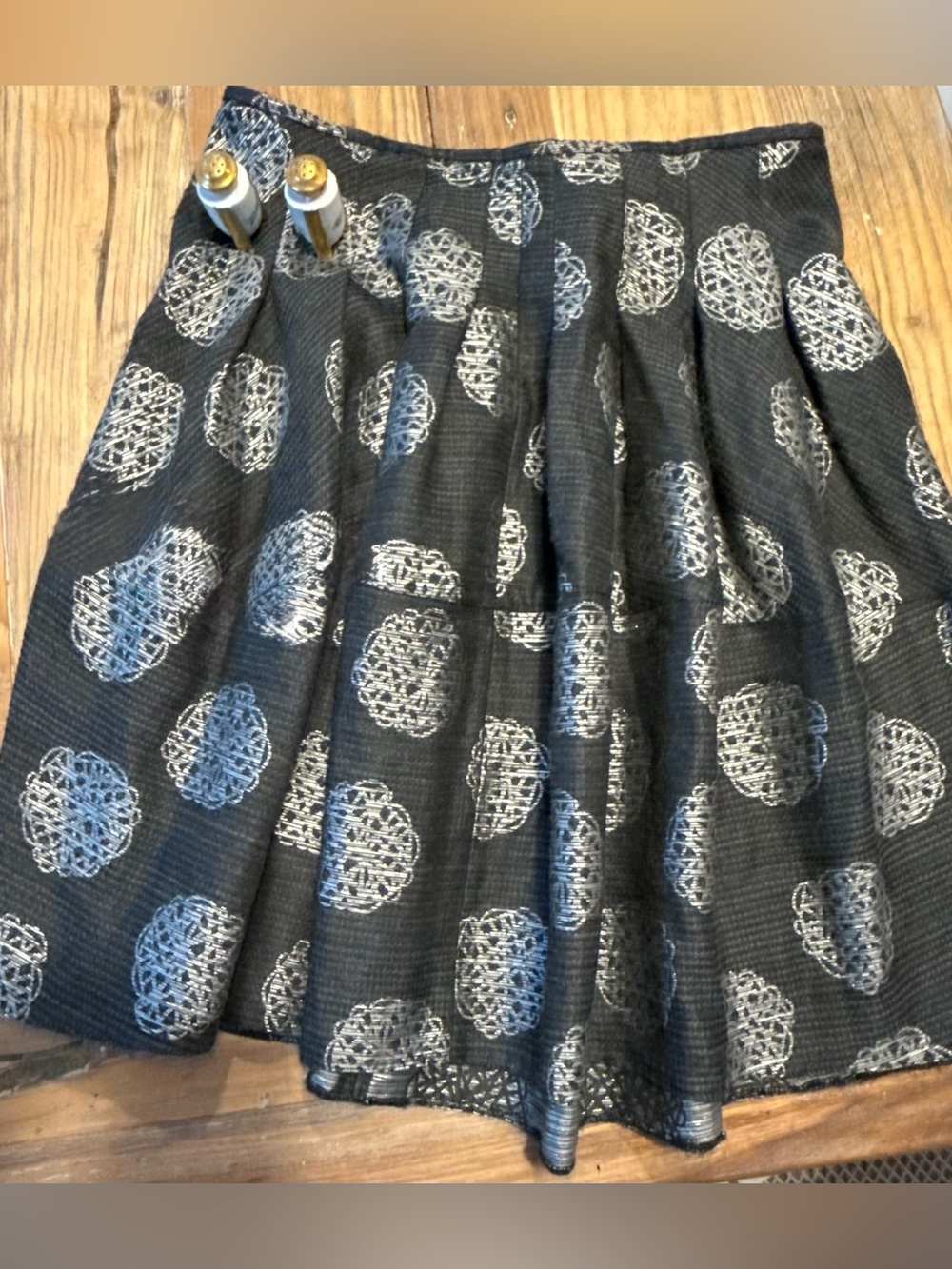 Armani Collezioni Black / Silver Jacquard Pleated A-Line Skirt. Made in Italy.